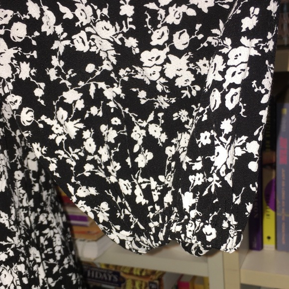 Ganni Black and White Floral Open Tie Front Peplum Blouse - Picture 6 of 9